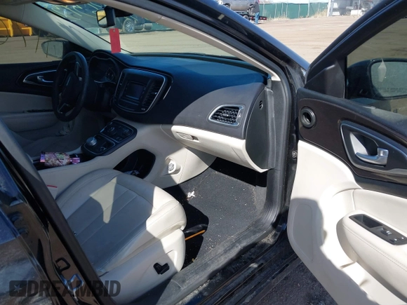 2015 Chrysler 200 C with VIN 1C3CCCCB3FN575678, listed as a IAAI auction lot 41765454 with 86,187 mi miles. Bid and sale history available at carsss.com. Image 5.