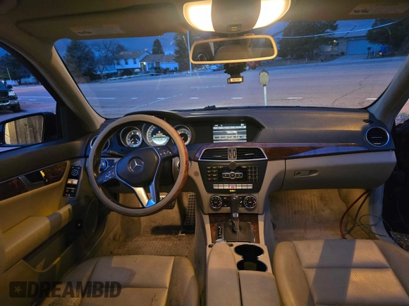 2012 Mercedes-Benz C 300 Sport z VIN WDDGF8BB3CR193809, wystawiony jako Copart lot #51398125 z przebiegiem 178 950 mil mil oraz Szkoda całkowita • Salvage title. Historia ofert i sprzedaży dostępna na DreamBid. Obrazek 9.