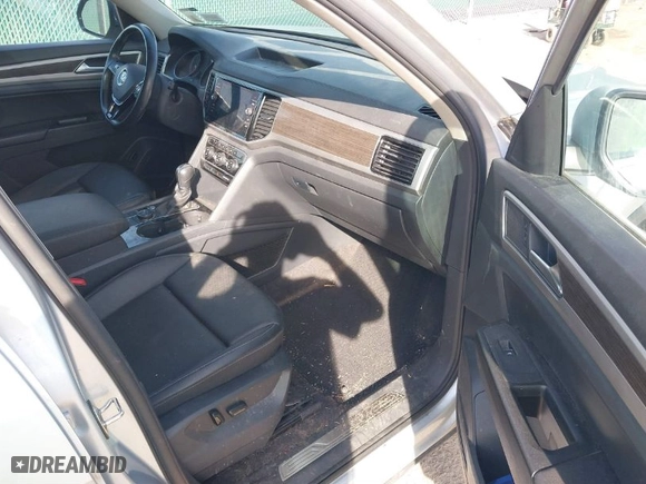 2018 Volkswagen Atlas 3.6L V6 SEL with VIN 1V2MR2CA0JC579951, listed as a IAAI auction lot 41780339 with 149,968 mi miles. Bid and sale history available at carsss.com. Image 5.
