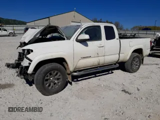 2018 Toyota Tacoma SR z VIN 5TFSX5EN0JX059144, wystawiony jako Copart lot #76696834 z przebiegiem 103 687 mil mil oraz Szkoda całkowita • Salvage title. Historia ofert i sprzedaży dostępna na DreamBid. Obrazek 1.