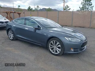2013 Tesla Model S с VIN 5YJSA1CN5DFP21635, выставлен на аукционе IAAI как лот 42280558 с пробегом 124 332 миль миль и . История ставок и продаж доступна на DreamBid. Изображение 1.