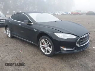 2014 Tesla Model S 60 with VIN 5YJSA1H1XEFP36008, listed as a IAAI auction lot 41287240 with 48,171 mi miles and . Bid and sale history available at DreamBid. Image 1.