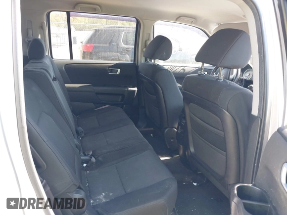 2011 Honda Pilot LX with VIN 5FNYF4H26BB100266, listed as a IAAI auction lot 42111030 with 262,955 mi miles. Bid and sale history available at carsss.com. Image 8.