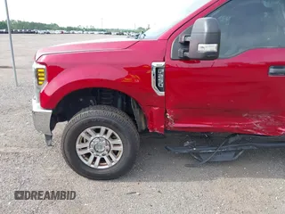 2019 Ford F-250 XL z VIN 1FT7W2B60KEC57384, wystawiony jako IAAI lot #42355105 z przebiegiem 99 354 mil mil oraz . Historia ofert i sprzedaży dostępna na DreamBid. Obrazek 17.