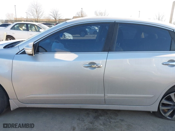 2016 Nissan Altima 2.5 SL with VIN 1N4AL3AP8GC112214, listed as a IAAI auction lot 41328138 with 131,288 mi miles. Bid and sale history available at carsss.com. Image 13.