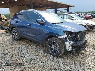 2021 Buick Encore GX Select z VIN KL4MMDS29MB072802, wystawiony jako Copart lot #53917295 z przebiegiem 61 716 mil mil oraz Szkoda całkowita • Salvage title. Historia ofert i sprzedaży dostępna na DreamBid. Obrazek 4.
