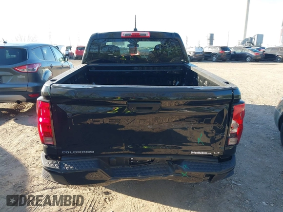 2023 Chevrolet Colorado 2WD LT z VIN 1GCGSCEC1P1237372, wystawiony jako IAAI lot #42033066 z przebiegiem 17 688 mil mil oraz . Historia ofert i sprzedaży dostępna na DreamBid. Obrazek 16.