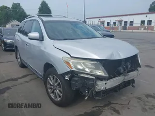 2014 Nissan Pathfinder Platinum z VIN 5N1AR2MM5EC672172, wystawiony jako IAAI lot #42683315 z przebiegiem 214 338 mil mil oraz . Historia ofert i sprzedaży dostępna na DreamBid. Obrazek 1.