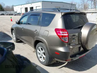 2012 Toyota RAV4 Limited z VIN 2T3DK4DV2CW090082, wystawiony jako IAAI lot #41776157 z przebiegiem 166 327 mil mil oraz . Historia ofert i sprzedaży dostępna na DreamBid. Obrazek 3.