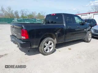 2015 Ram 1500 Express z VIN 1C6RR7FT8FS689670, wystawiony jako IAAI lot #42096348 z przebiegiem 141 486 mil mil oraz . Historia ofert i sprzedaży dostępna na DreamBid. Obrazek 4.