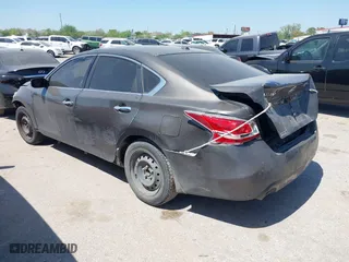 2015 Nissan Altima 2.5 with VIN 1N4AL3AP0FN368673, listed as a IAAI auction lot 41867886 with 152,213 mi miles. Bid and sale history available at carsss.com. Image 3.