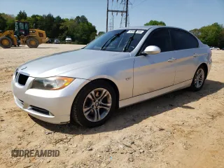 2008 BMW 3 Series 328i z VIN WBAVA33568KX87237, wystawiony jako Copart lot #53068795 z przebiegiem 108 438 mil mil oraz Szkoda całkowita • Salvage title. Historia ofert i sprzedaży dostępna na DreamBid. Obrazek 1.