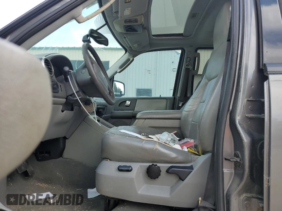 2004 Ford Expedition Special Service with VIN 1FMFU16L54LA95354, listed as a Copart auction lot 57027115 with 176,243 mi miles and Salvage title. Bid and sale history available at DreamBid. Image 7.