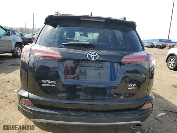 2018 Toyota RAV4 XLE with VIN 2T3RFREV3JW804532, listed as a Copart auction lot 47239475 with 118,596 mi miles and Clean Title. Bid and sale history available at carsss.com. Image 6.