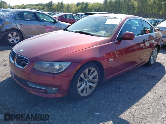 2011 BMW 3 Series 328i xDrive z VIN WBAKF3C57BE445659, wystawiony jako IAAI lot #42160531 z przebiegiem 100 686 mil mil oraz . Historia ofert i sprzedaży dostępna na DreamBid. Obrazek 2.