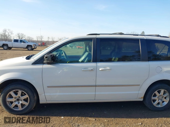 2009 Chrysler Town & Country Touring with VIN 2A8HR54179R631851, listed as a IAAI auction lot 41786165 with 126,988 mi miles and . Bid and sale history available at DreamBid. Image 15.