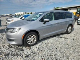 2017 Chrysler Pacifica Touring with VIN 2C4RC1DG2HR835966, listed as a Copart auction lot 61667575 with 113,401 mi miles and Clean title. Bid and sale history available at DreamBid. Image 1.