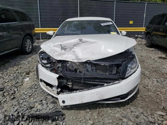2014 Volkswagen CC Sport with VIN WVWBN7AN3EE528302, listed as a Copart auction lot 69636034 with 77,332 mi miles and Salvage Title. Bid and sale history available at DreamBid. Image 5.