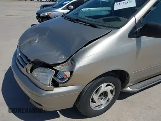 2001 Toyota Sienna LE with VIN 4T3ZF13C21U319690, listed as a IAAI auction lot 41729102 with 178,181 mi miles. Bid and sale history available at carsss.com. Image 6.
