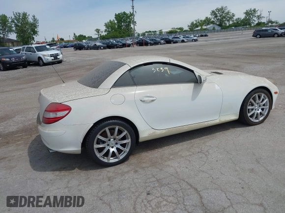 2006 Mercedes-Benz SLK 350 with VIN WDBWK56FX6F080862, listed as a IAAI auction lot 42153239 with 180,624 mi miles and . Bid and sale history available at DreamBid. Image 4.