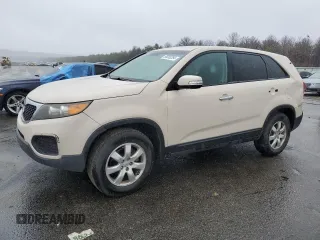 2012 Kia Sorento LX z VIN 5XYKT4A11CG215058, wystawiony jako Copart lot #50200284 z przebiegiem 192 917 mil mil oraz Czysty tytuł • Clean title. Historia ofert i sprzedaży dostępna na DreamBid. Obrazek 1.