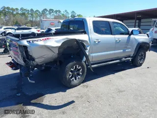 2017 Toyota Tacoma SR5 with VIN 5TFCZ5AN0HX052211, listed as a IAAI auction lot 41755277 with 78,605 mi miles. Bid and sale history available at carsss.com. Image 4.