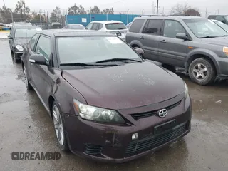 2011 Scion tC z VIN JTKJF5C75B3001292, wystawiony jako IAAI lot #41539071 z przebiegiem 133 736 mil mil oraz . Historia ofert i sprzedaży dostępna na DreamBid. Obrazek 1.