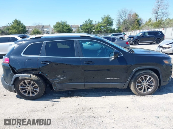 2020 Jeep Cherokee Latitude Plus z VIN 1C4PJMLB6LD584675, wystawiony jako IAAI lot #41943512 z przebiegiem 29 370 mil mil oraz . Historia ofert i sprzedaży dostępna na DreamBid. Obrazek 14.
