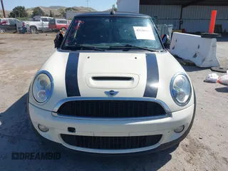 2010 MINI Convertible S z VIN WMWMS3C59ATY09465, wystawiony jako IAAI lot #42180490 z przebiegiem 112 343 mil mil oraz . Historia ofert i sprzedaży dostępna na DreamBid. Obrazek 13.