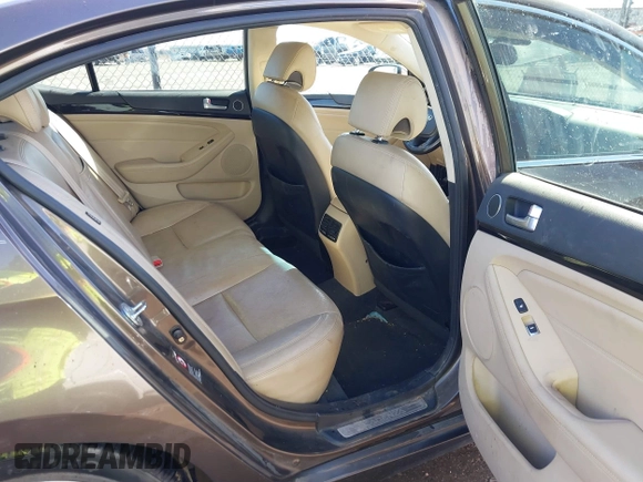 2014 Kia Cadenza Premium with VIN KNALN4D78E5151222, listed as a IAAI auction lot 41419842 with 137,710 mi miles. Bid and sale history available at carsss.com. Image 8.