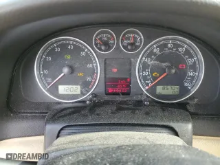 2001 Volkswagen Passat GLX with VIN WVWRH63BX1P143806, listed as a Copart auction lot 82929154 with 85,704 mi miles and Clean Title. Bid and sale history available at carsss.com. Image 9.
