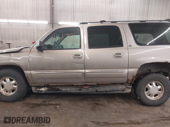 2003 GMC Yukon XL SLT with VIN 1GKFK16Z33R111162, listed as a IAAI auction lot 41611886 with 0 mi miles. Bid and sale history available at carsss.com. Image 15.
