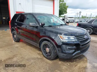 2017 Ford Police Interceptor Utility z VIN 1FM5K8AT5HGB55147, wystawiony jako IAAI lot #40735978 z przebiegiem 103 133 mil mil oraz . Historia ofert i sprzedaży dostępna na DreamBid. Obrazek 1.
