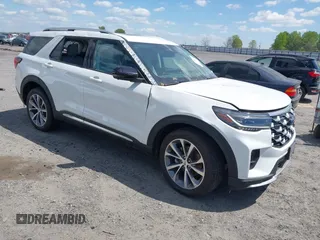 2025 Ford Explorer Platinum z VIN 1FMWK8HC0SGA53398, wystawiony jako IAAI lot #41999876 z przebiegiem 3 319 mil mil oraz . Historia ofert i sprzedaży dostępna na DreamBid. Obrazek 1.