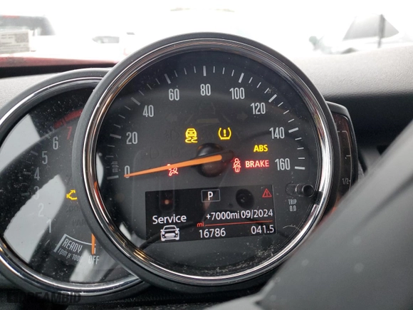 2021 MINI Hardtop 2 Door Cooper with VIN WMWXR3C07M2N12847, listed as a Copart auction lot 38071464 with 16,786 mi miles and Salvage Title. Bid and sale history available at carsss.com. Image 9.
