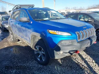 2017 Jeep Cherokee Trailhawk z VIN 1C4PJMBS4HW602362, wystawiony jako IAAI lot #41337004 z przebiegiem 139 926 mil mil oraz . Historia ofert i sprzedaży dostępna na DreamBid. Obrazek 1.