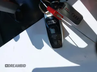 2024 Audi Q8 e-tron Prestige z VIN WA16ABGE6RB005963, wystawiony jako IAAI lot #42067970 z przebiegiem 7 113 mil mil oraz . Historia ofert i sprzedaży dostępna na DreamBid. Obrazek 11.
