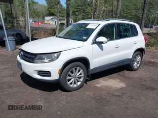 2017 Volkswagen Tiguan Wolfsburg Edition z VIN WVGSV7AX5HK003552, wystawiony jako IAAI lot #41989058 z przebiegiem 109 127 mil mil oraz . Historia ofert i sprzedaży dostępna na DreamBid. Obrazek 2.