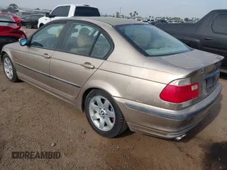 2001 BMW 3 Series 325i z VIN WBAAV33461FU75735, wystawiony jako IAAI lot #42233948 z przebiegiem 158 903 mil mil oraz . Historia ofert i sprzedaży dostępna na DreamBid. Obrazek 3.