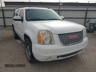 2009 GMC Yukon SLT w/4SB with VIN 1GKFC33009R149228, listed as a IAAI auction lot 41709590 with 212,227 mi miles. Bid and sale history available at carsss.com. Image 1.
