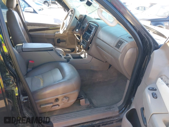 2002 Ford Explorer Eddie Bauer z VIN 1FMDU74W82ZC83464, wystawiony jako IAAI lot #41652672 z przebiegiem 145 151 mil mil oraz . Historia ofert i sprzedaży dostępna na DreamBid. Obrazek 5.