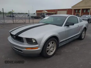 2007 Ford Mustang Deluxe with VIN 1ZVFT80N275331507, listed as a IAAI auction lot 42120778 with 117,021 mi miles. Bid and sale history available at carsss.com. Image 6.