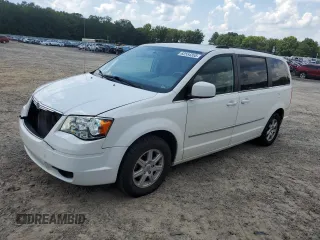 2010 Chrysler Town & Country Touring z VIN 2A4RR5D17AR284595, wystawiony jako Copart lot #62554355 z przebiegiem 485 590 mil mil oraz Szkoda całkowita • Salvage title. Historia ofert i sprzedaży dostępna na DreamBid. Obrazek 1.