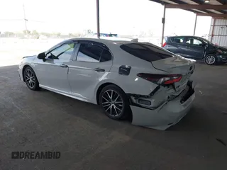 2022 Toyota Camry SE z VIN 4T1G11AK5NU019057, wystawiony jako IAAI lot #42009182 z przebiegiem 48 250 mil mil oraz . Historia ofert i sprzedaży dostępna na DreamBid. Obrazek 3.
