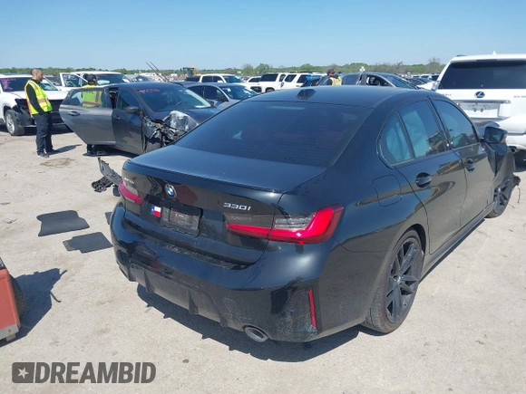 2024 BMW 3 Series 330i z VIN 3MW69FF05R8E87402, wystawiony jako IAAI lot #41973084 z przebiegiem 3 529 mil mil oraz . Historia ofert i sprzedaży dostępna na DreamBid. Obrazek 4.
