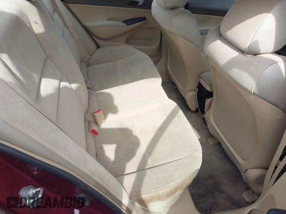 2008 Honda Civic LX z VIN 1HGFA16518L058985, wystawiony jako IAAI lot #42209026 z przebiegiem 140 395 mil mil oraz . Historia ofert i sprzedaży dostępna na DreamBid. Obrazek 8.