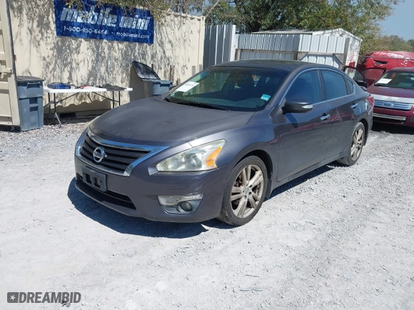 2013 Nissan Altima 3.5 SL with VIN 1N4BL3AP0DC138418, listed as a IAAI auction lot 41821231 with 206,103 mi miles. Bid and sale history available at carsss.com. Image 2.
