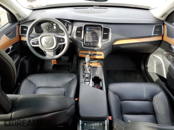 2021 Volvo XC90 Momentum with VIN YV4A22PK7M1753975, listed as a Copart auction lot 39497413 with 20,696 mi miles. Bid and sale history available at carsss.com. Image 8.