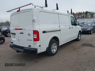 2020 Nissan NV Cargo SV z VIN 1N6BF0KM7LN809782, wystawiony jako IAAI lot #41962006 z przebiegiem 113 670 mil mil oraz . Historia ofert i sprzedaży dostępna na DreamBid. Obrazek 4.