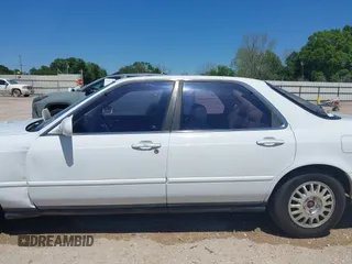 1993 Acura Legend L with VIN JH4KA7668PC025178, listed as a IAAI auction lot 41990390 with 187,755 mi miles and . Bid and sale history available at DreamBid. Image 15.
